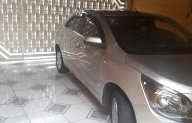 Imagem: A casa possui 4 Dormitórios, 2 Banheiros, 2 Vagas na garagem