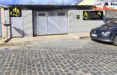 Imagem: A casa possui 4 Dormitórios, 3 Banheiros, 1 Vaga na garagem