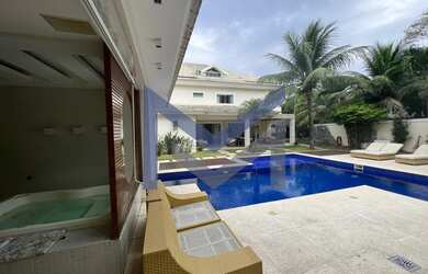 Imagem: A casa em condomínio possui 5 Dormitórios, 5 Banheiros, 3