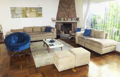 Imagem: A casa possui 5 Dormitórios, 5 Banheiros, 3 Vagas na garagem