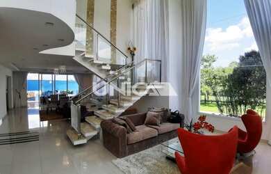 Imagem: A casa em condomínio possui 3 Dormitórios, 1 Banheiro e 330m²