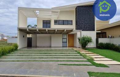 Imagem: A casa em condomínio possui 4 Dormitórios, 4 Banheiros, 4