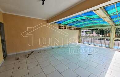 Imagem: A casa possui 3 Dormitórios, 2 Banheiros, 4 Vagas na garagem