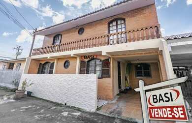 Imagem: A casa possui 3 Dormitórios, 3 Banheiros, 2 Vagas na garagem