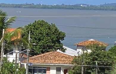 Imagem: O terreno à venda possui e está localizado em Coqueiros