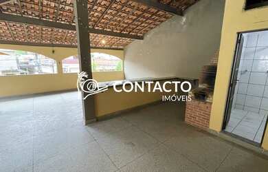 Imagem: A casa possui 4 Dormitórios, 4 Banheiros, 5 Vagas na garagem