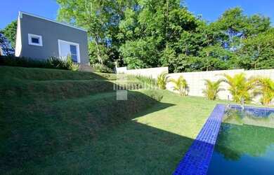 Imagem: A casa possui 3 Dormitórios, 4 Banheiros, 2 Vagas na garagem