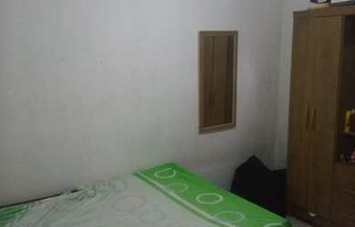 Imagem: A casa possui 2 Dormitórios, 1 Banheiro, 2 Vagas na garagem