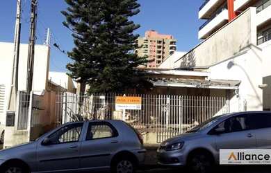 Imagem: A casa possui 3 Dormitórios, 1 Banheiro, 1 Vaga na garagem