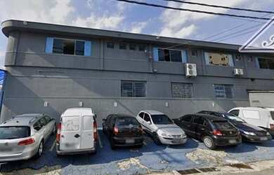 Imagem: O depósito possui 3 Vagas na garagem, 200m² de Área e está