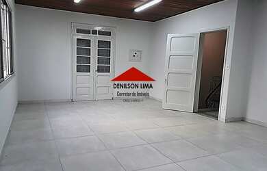 Imagem: A casa possui 5 Dormitórios, 3 Banheiros, 4 Vagas na garagem