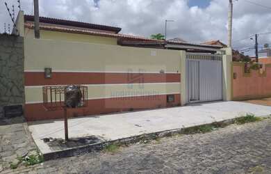 Imagem: A casa possui 3 Dormitórios, 1 Banheiro e 141m² de Área e