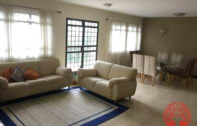 Imagem: A casa possui 3 Dormitórios, 3 Banheiros, 4 Vagas na garagem