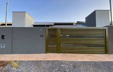 Imagem: A casa possui 2 Dormitórios, 2 Banheiros, 2 Vagas na garagem