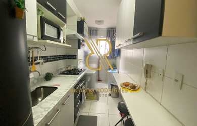 Imagem: O apartamento possui 2 Dormitórios, 1 Banheiro, 1 Vaga na garagem