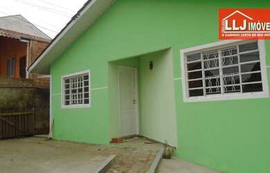 Imagem: A casa possui 3 Dormitórios, 1 Banheiro, 1 Vaga na garagem