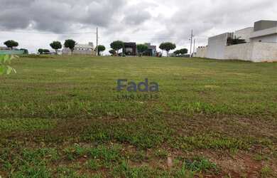 Imagem: O terreno possui 450m² de Área e está localizado em Porto