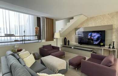 Imagem: A casa possui 3 Dormitórios, 4 Banheiros, 2 Vagas na garagem