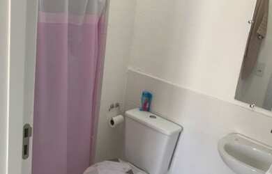 Imagem: O apartamento possui 2 Dormitórios, 1 Banheiro, 1 Vaga na garagem