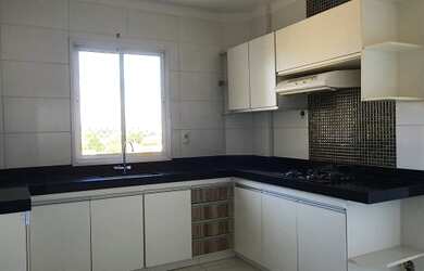 Imagem: O apartamento possui 2 Dormitórios, 2 Banheiros, 2 Vagas na