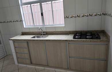 Imagem: A casa possui 3 Dormitórios, 4 Banheiros, 2 Vagas na garagem