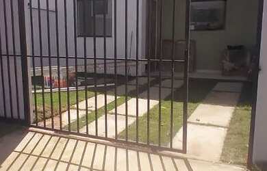 Imagem: A casa possui 2 Dormitórios, 1 Banheiro, 1 Vaga na garagem