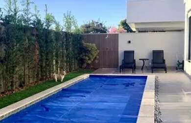 Imagem: A casa em condomínio possui 4 Dormitórios, 5 Banheiros, 4