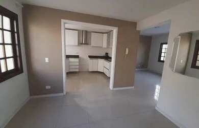 Imagem: A casa possui 3 Dormitórios, 2 Banheiros, 92m² de Área e