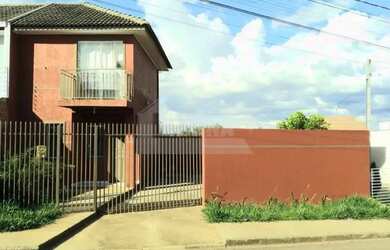 Imagem: A casa possui 2 Dormitórios, 1 Banheiro, 1 Vaga na garagem