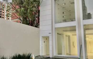 Imagem: O depósito possui 5 Vagas na garagem, 400m² de Área e está