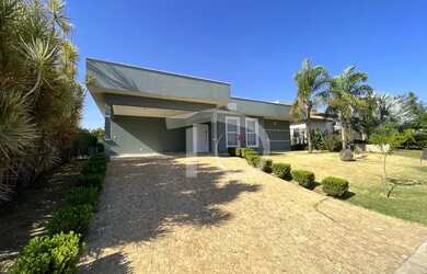 Imagem: A casa em condomínio possui 3 Dormitórios, 4 Banheiros, 5