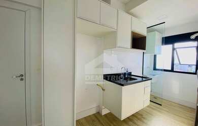 Imagem: O apartamento possui 1 Dormitório, 1 Banheiro, 1 Vaga na garagem