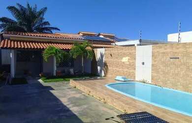 Imagem: A casa em condomínio possui 3 Dormitórios, 2 Banheiros, 2