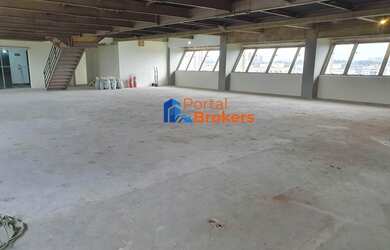 Imagem: O depósito possui 3 Vagas na garagem, 433m² de Área e está