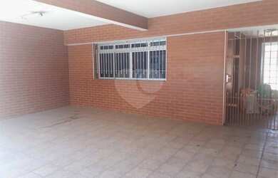 Imagem: A casa possui 3 Dormitórios, 2 Banheiros, 3 Vagas na garagem