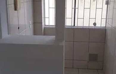 Imagem: O apartamento possui 2 Dormitórios, 1 Banheiro e 2 Vagas na