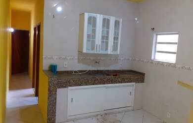 Imagem: A casa possui 2 Dormitórios, 2 Banheiros e 2 Vagas na garagem