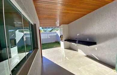 Imagem: A casa possui 3 Dormitórios, 2 Banheiros, 130m² de Área e