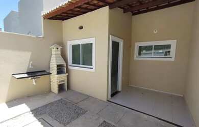 Imagem: A casa possui 3 Dormitórios, 2 Banheiros, 1 Vaga na garagem