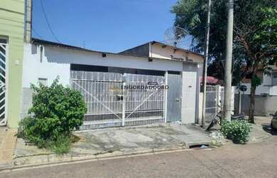 Imagem: A casa possui 2 Dormitórios, 2 Banheiros, 2 Vagas na garagem