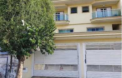 Imagem: A casa possui 3 Dormitórios, 3 Banheiros, 5 Vagas na garagem