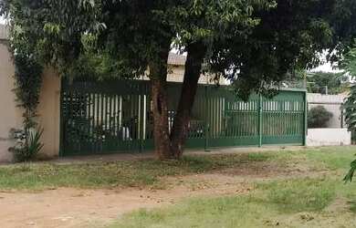 Imagem: A casa possui 3 Dormitórios, 3 Banheiros, 3 Vagas na garagem