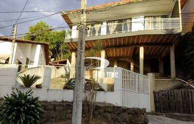 Imagem: A casa possui 3 Dormitórios, 2 Banheiros e 169m² de Área