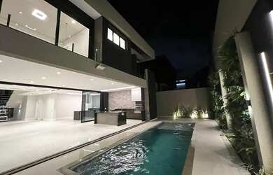 Imagem: A casa em condomínio possui 4 Dormitórios, 5 Banheiros, 4