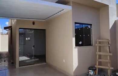 Imagem: A casa possui 2 Dormitórios, 1 Banheiro, 2 Vagas na garagem