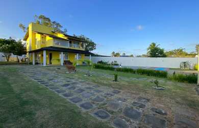 Imagem: A casa em condomínio possui 4 Dormitórios, 2 Banheiros, 3