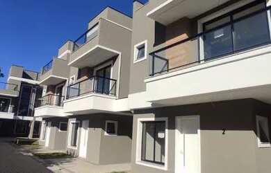 Imagem: A casa possui 3 Dormitórios, 3 Banheiros, 2 Vagas na garagem