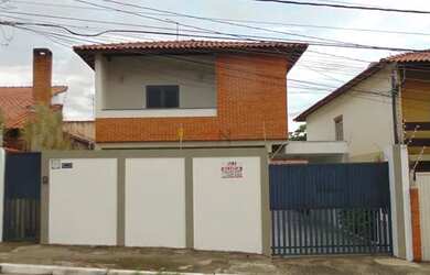 Imagem: A casa para alugar possui 3 Dormitórios, 4 Banheiros, 5 Vagas
