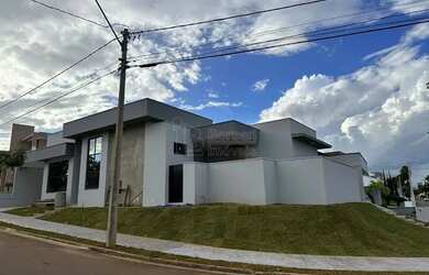 Imagem: A casa em condomínio possui 3 Dormitórios, 2 Banheiros, 2