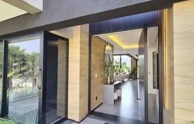 Imagem: A casa em condomínio possui 4 Dormitórios, 5 Banheiros, 5